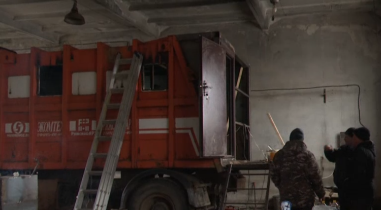 В Татарстане волонтеры построили передвижную баню для бойцов СВО