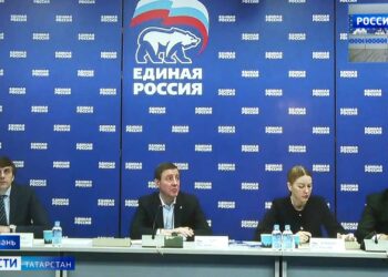 «Мы ценим ваш труд»: 70 учителей Казани получили квартиры и ноутбуки