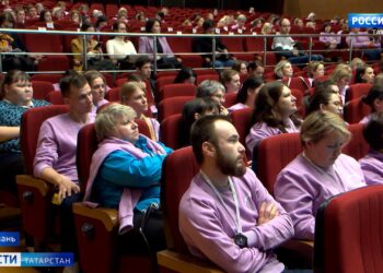 «Мы ценим ваш труд»: 70 учителей Казани получили квартиры и ноутбуки