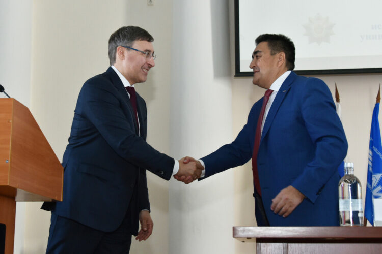 Фальков представил Тимура Алибаева в качестве нового ректора КНИТУ-КАИ