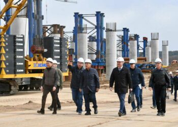 Минниханов осмотрел ход строительства трассы М7 в обход Челнов и Нижнекамска