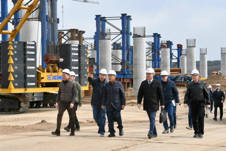 Минниханов осмотрел ход строительства трассы М7 в обход Челнов и Нижнекамска