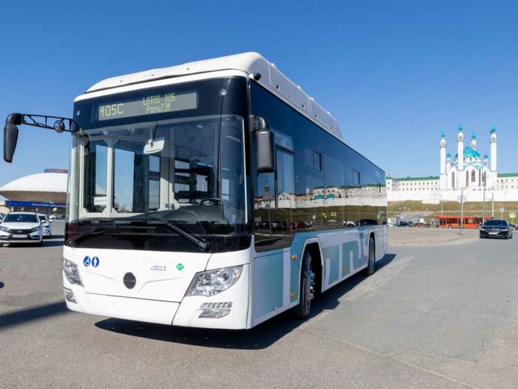 Ильсуру Метшину презентовали новый автобус татарстанского производства