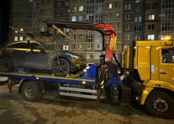 Должница из Казани 5 часов не давала приставам забрать свой Infiniti