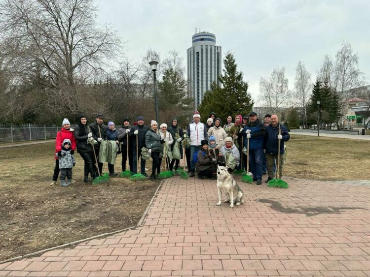 В Челнах в первый день субботника вывезли 20 грузовиков мусора