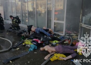 В Казани загорелся магазин одежды
