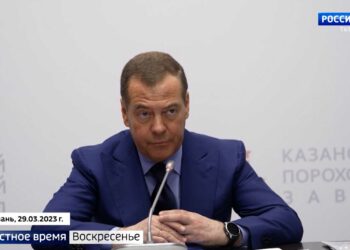 Дмитрий Медведев посетил оборонно-промышленный комплекс Татарстана