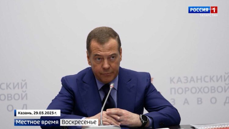 Дмитрий Медведев посетил оборонно-промышленный комплекс Татарстана