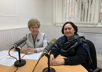 У микрофона депутат Татьяна Ларионова (06.04.23)