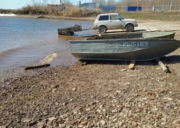 В Татарстане на Каме спасатели ищут пропавшую супружескую пару рыбаков