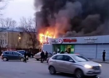 В Казани загорелось кафе на Даурской