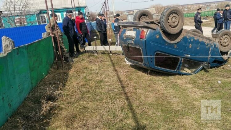 В Татарстане водитель «Нивы» погиб, врезавшись в столб