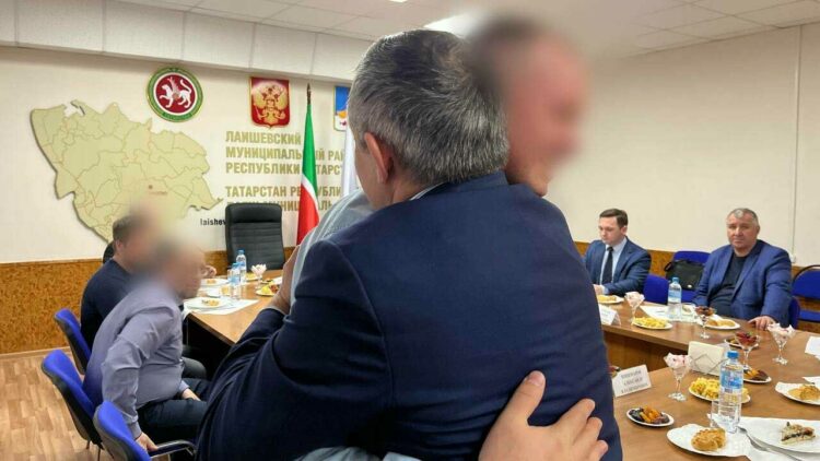 Глава Лаишевского района встретился с прибывшими в отпуск мобилизованными