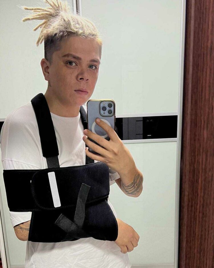 Элвин Грей получил травму во время съемок клипа