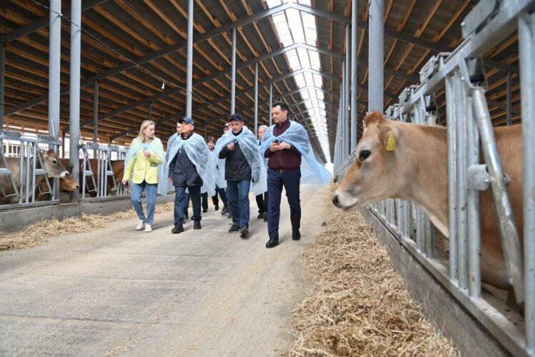Минниханов посетил молочную ферму в Елабужском районе