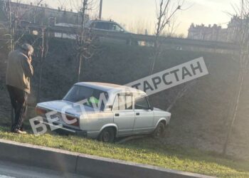 В Казани образовалась пробка из-за ДТП с двумя легковушками