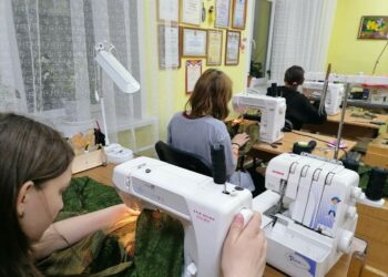 В Лаишевском детском доме шьют костюмы для разведчиков и снайперов