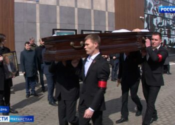 Общественность Татарстана проводила в последний путь Эдуарда Хайруллина