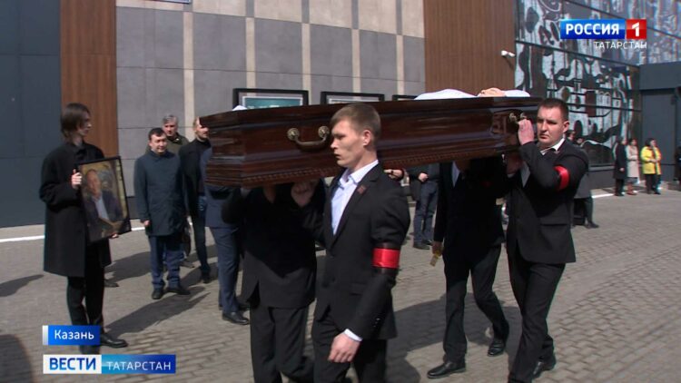 Общественность Татарстана проводила в последний путь Эдуарда Хайруллина