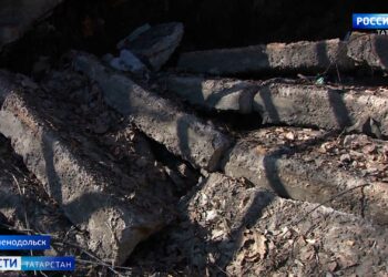 В Зеленодольске пешеходы преодолевают холмы, рискуя попасть в больницу с переломами