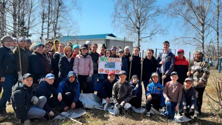 В Апастовском районе по нацпроекту провели экологические субботники