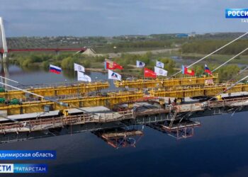 Старт дан: строители замкнули новый мост через Оку на трассе М12