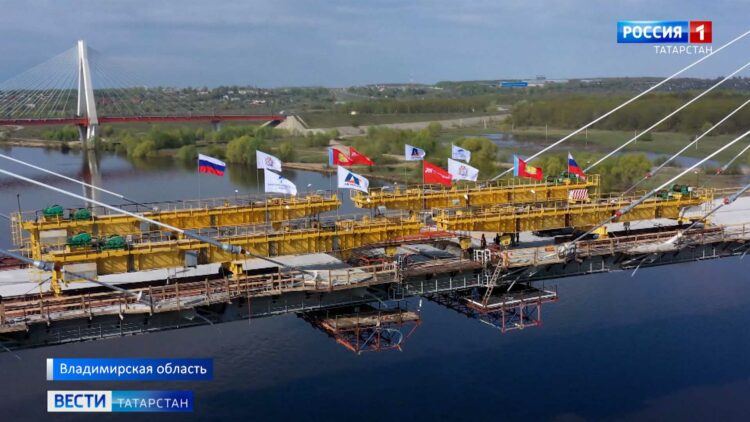 Старт дан: строители замкнули новый мост через Оку на трассе М12