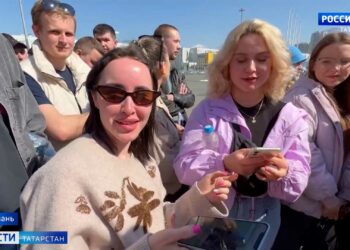 Борьба за заветный билет: болельщики «Ак Барса» стоят в очереди со вчерашнего вечера