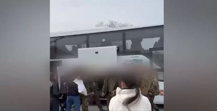 В Нижнекамске 20 бойцов отправились в зону СВО после отпуска