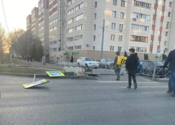 Следком РТ возбудил уголовное дело после падения светофора на прохожего в Казани