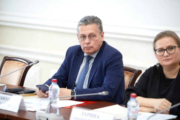 Рифат Сабитов провел заседание Общественного совета при Минцифры России