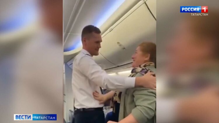 В Татарстане пилот самолета сделал маме сюрприз на борту