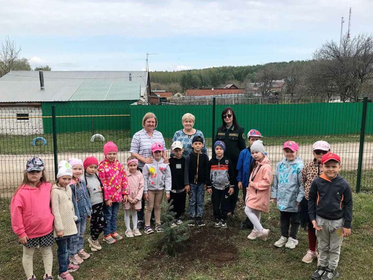 В детсаду Верхнеуслонского района по нацпроекту провели акцию «Сад памяти»