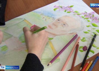 Пруд в селе Войкино Алексеевского района РТ облюбовала лебединая пара