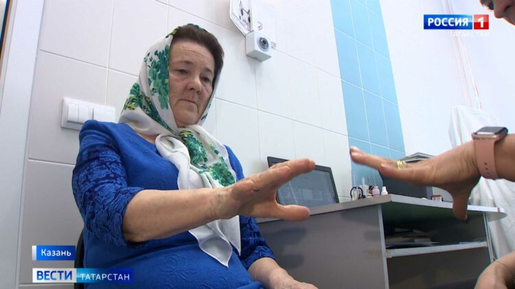 «Даже ложку не могла держать»: как в Татарстане лечат болезнь Паркинсона