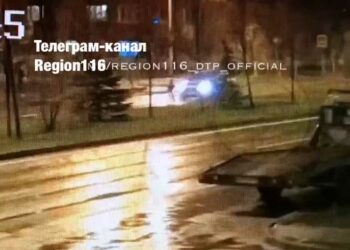 В Казани водитель сбил ребёнка, выехавшего на самокате на дорогу