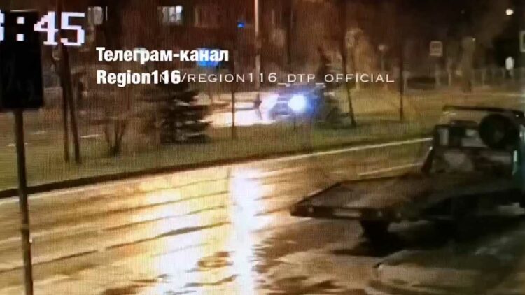 В Казани водитель сбил ребёнка, выехавшего на самокате на дорогу