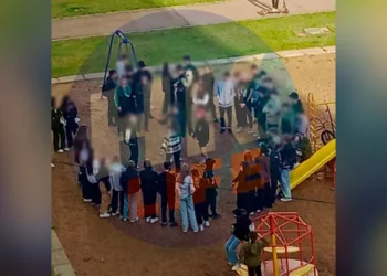 В Нижнекамске школьники устроили «стрелку» на детской площадке