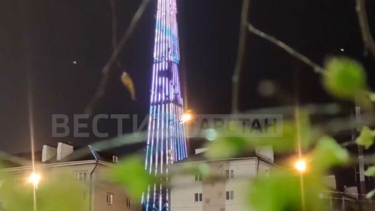 Казанская телебашня окрасилась в национальные орнаменты в честь Ураза-байрама