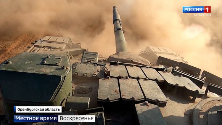 «Бог войны — это танки»: курсанты-танкисты отрабатывают контрольный стрельбы в Оренбургской области