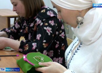 В Буинске воспитанники детсада изучают особенности украшения национальных костюмов