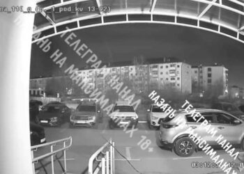 В Казани мужчина выпал из окна многоэтажки