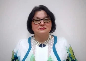 Минниханов присвоил профессору КФУ звание заслуженного работника высшей школы РТ