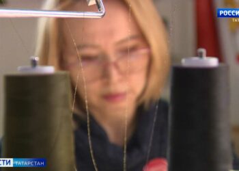 Волонтеры движения «Золотые руки ангела» делают для мобилизованных аптечки, носилки и толстовки