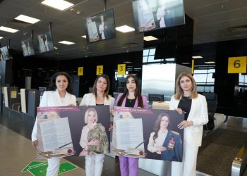 В аэропорту Казани начали транслировать фото и письма жен участников СВО