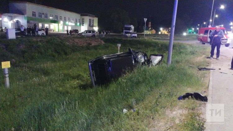 Три человека пострадали в ДТП с участием скорой помощи и «Нивы» в Татарстане