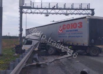 В Челнах перекрыт въезд из-за ДТП с фурой