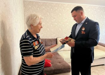 Главы трех районов Челнов встретились с семьями военных и детьми войны
