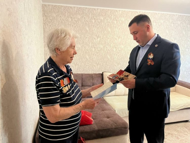 Главы трех районов Челнов встретились с семьями военных и детьми войны