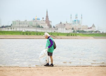 Волонтеры собрали 430 кг мусора на казанском пляже